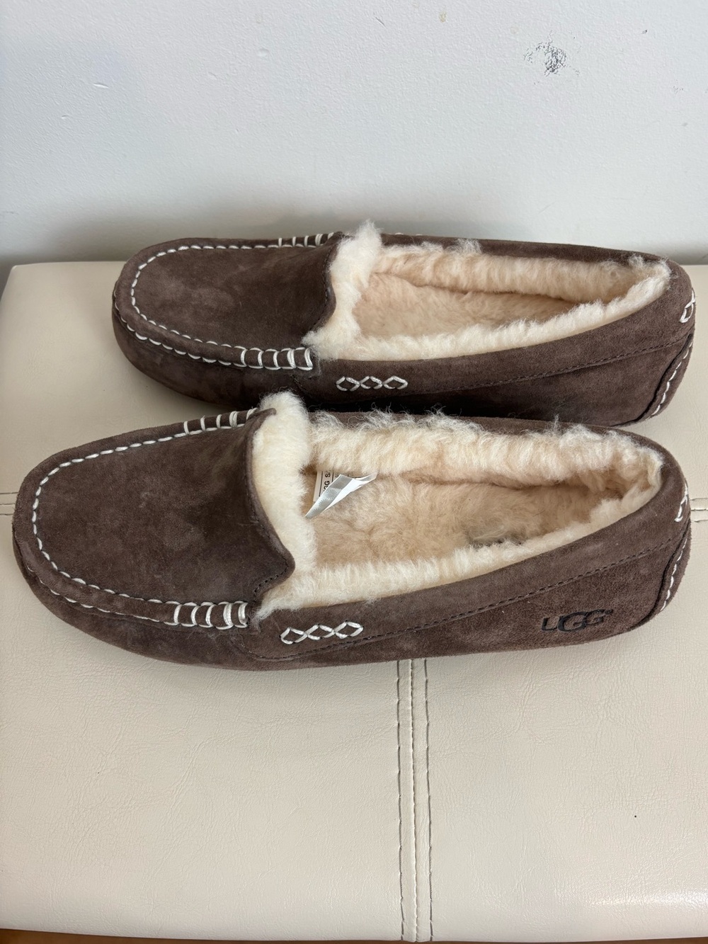UGG Ansley Moccasin In Chocolate Brown Suede Sheepskin Size 7 - Picture 5 of 8